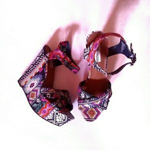 Steve Madden Winona Wedge Aztec/Tribal Print 10M